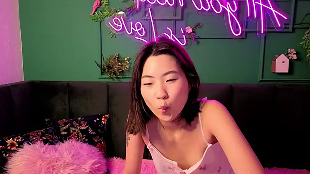 Snapshot of Runi_Asian chatting on 06/27/26, 01:22 Runi Asian online show from 06/27/26, 01:22