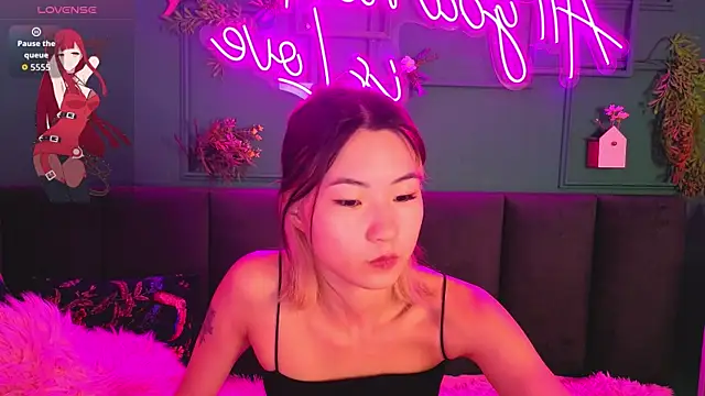 Snapshot of Runi_Asian chatting on 07/15/26, 01:23 Runi Asian online show from 07/15/26, 01:23