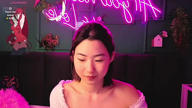 Snapshot of Runi_Asian chatting on 06/05/26, 01:10 Runi Asian online show from 06/05/26, 01:10