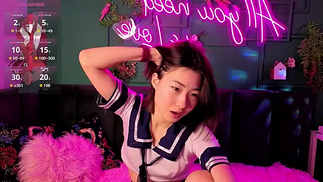 Snapshot of Runi_Asian chatting on 06/12/26, 01:03 Runi Asian online show from 06/12/26, 01:03