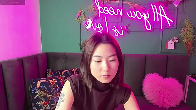 Snapshot of Runi_Asian chatting on 06/19/26, 01:22 Runi Asian online show from 06/19/26, 01:22