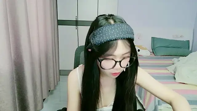 Snapshot of xiaoxiaoyu030 chatting on 05/31/26, 09:37 xiaoxiaoyu030 online show from 05/31/26, 09:37