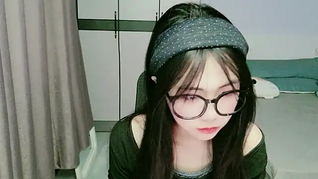 Snapshot of xiaoxiaoyu030 chatting on 05/20/26, 10:56 xiaoxiaoyu030 online show from 05/20/26, 10:56