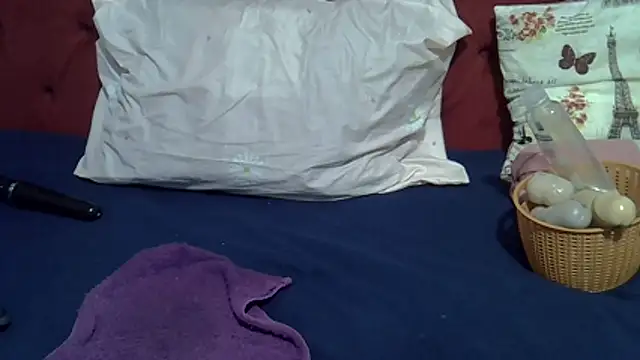 Queenleahx online show from 06/10/26, 06:25