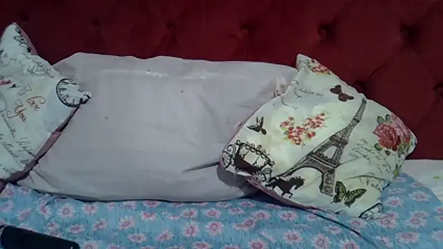 Queenleahx online show from 06/16/26, 06:02