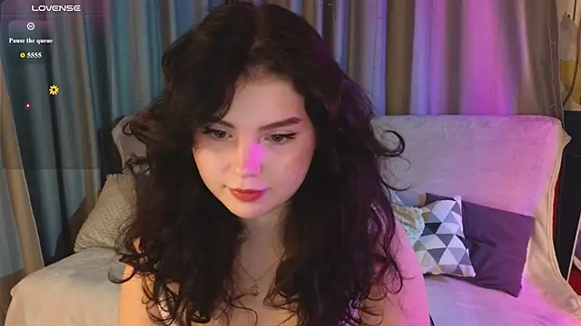Snapshot of lollyy_pop chatting on 07/12/26, 01:28 lollyy pop online show from 07/12/26, 01:28