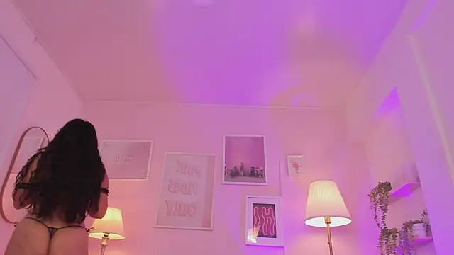 Kitty lulu  online show from 06/18/26, 04:00