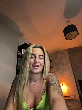 CharlottemilfUKx online show from 05/21/26, 11:35