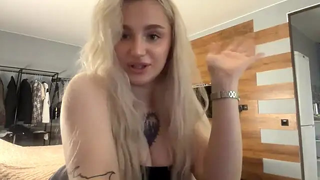 TiffanieSluyter online show from 05/17/26, 03:12