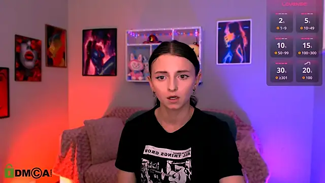 caroline honeyy online show from 06/13/26, 07:45