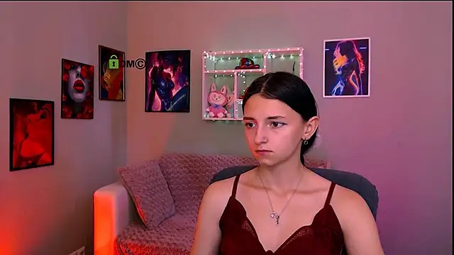 caroline honeyy online show from 06/16/26, 09:42