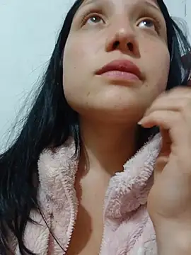 Snapshot of mileidy0106 chatting on 07/05/26, 01:43 mileidy0106 online show from 07/05/26, 01:43