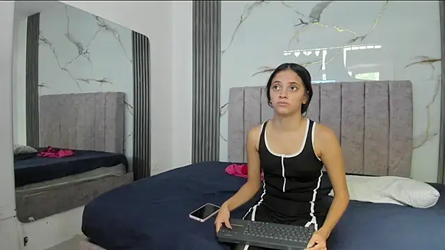 Snapshot of gissel_and_fabi chatting on 07/09/26, 02:16 gissel and fabi online show from 07/09/26, 02:16