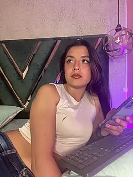 Snapshot of Megan_pink18 chatting on 05/17/26, 04:34 Megan pink18 online show from 05/17/26, 04:34