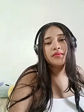 Snapshot of Angel_gluglu chatting on 05/14/26, 10:18 Angel gluglu online show from 05/14/26, 10:18