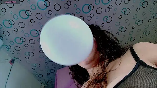 Nadine Nassib online show from 06/01/26, 01:33
