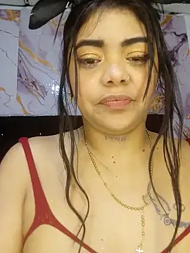luxuryluna online show from 05/19/26, 01:56