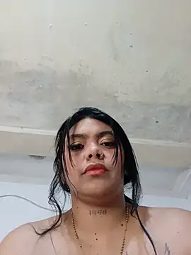 luxuryluna online show from 07/05/26, 01:43