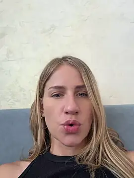 Snapshot of AnnaMist_ chatting on 07/06/26, 10:33 AnnaMist online show from 07/06/26, 10:33