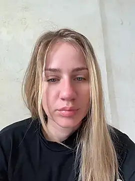 Snapshot of AnnaMist_ chatting on 06/19/26, 06:41 AnnaMist online show from 06/19/26, 06:41
