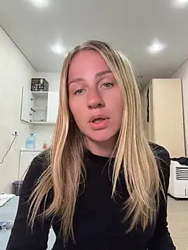 Snapshot of AnnaMist_ chatting on 06/27/26, 03:29 AnnaMist online show from 06/27/26, 03:29