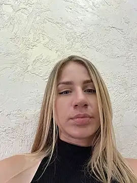 Snapshot of AnnaMist_ chatting on 06/17/26, 05:45 AnnaMist online show from 06/17/26, 05:45