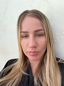 Snapshot of AnnaMist_ chatting on 06/17/26, 05:40 AnnaMist online show from 06/17/26, 05:40