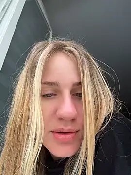 Snapshot of AnnaMist_ chatting on 06/20/26, 02:38 AnnaMist online show from 06/20/26, 02:38