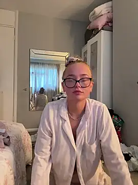 miaflowerxx online show from 05/15/26, 06:39