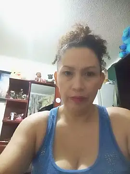 Snapshot of paulett15 chatting on 06/10/26, 02:18 paulett15 online show from 06/10/26, 02:18