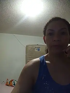 Snapshot of paulett15 chatting on 06/16/26, 01:55 paulett15 online show from 06/16/26, 01:55