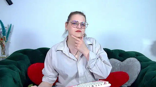 Snapshot of AlexaAvery chatting on 05/23/26, 06:45 AlexaAvery online show from 05/23/26, 06:45