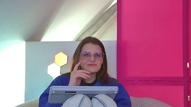 AlexaAvery online show from 06/16/26, 06:35