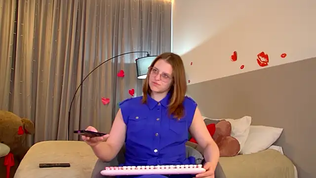 Snapshot of AlexaAvery chatting on 05/19/26, 11:50 AlexaAvery online show from 05/19/26, 11:50