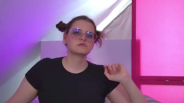 AlexaAvery online show from 06/03/26, 02:33