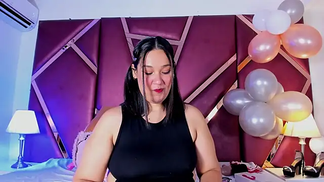 SelenaBloom online show from 06/11/26, 09:34