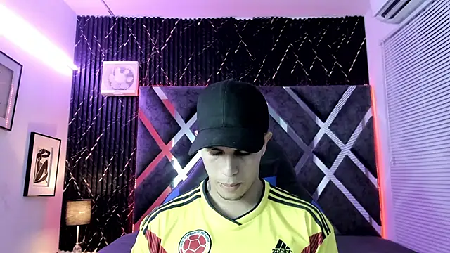 Snapshot of dominic_connor chatting on 06/19/26, 03:23 dominic connor online show from 06/19/26, 03:23