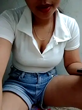 Snapshot of Mirra-a chatting on 06/17/26, 11:36 Mirra-a online show from 06/17/26, 11:36
