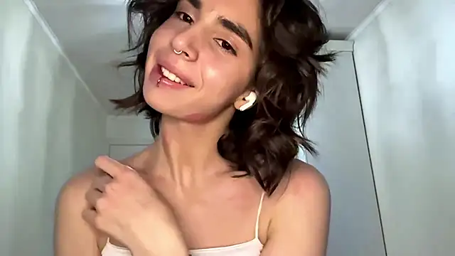 JessiaRuezga online show from 05/25/26, 12:15