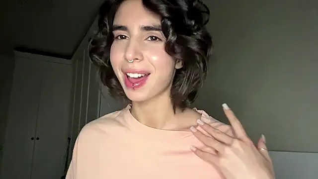 JessiaRuezga online show from 05/18/26, 12:21