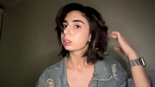 JessiaRuezga online show from 05/17/26, 01:00