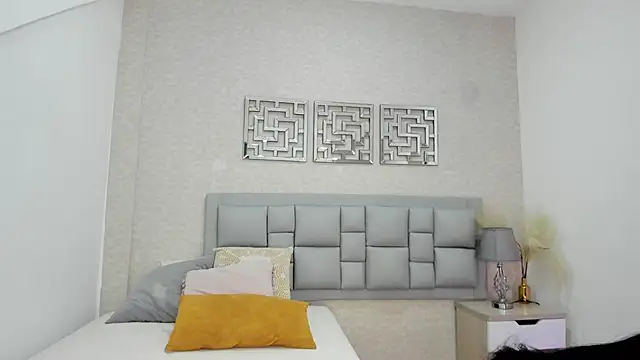 Snapshot of luna25__ chatting on 06/02/26, 11:32 luna25 online show from 06/02/26, 11:32