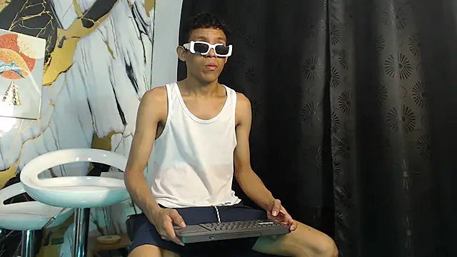 Snapshot of RONALDA_HOT26 chatting on 05/23/26, 07:40 RONALDA HOT26 online show from 05/23/26, 07:40
