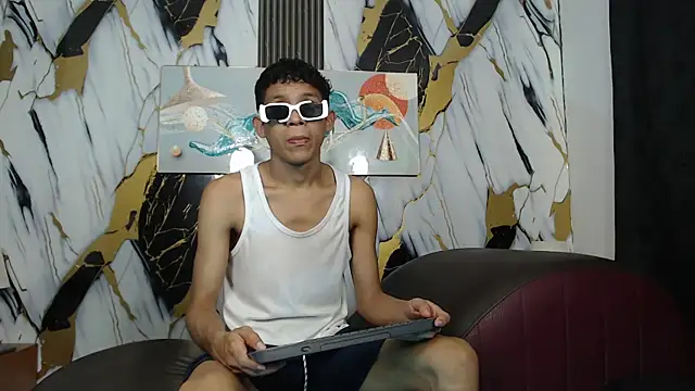 Snapshot of RONALDA_HOT26 chatting on 05/30/26, 07:47 RONALDA HOT26 online show from 05/30/26, 07:47