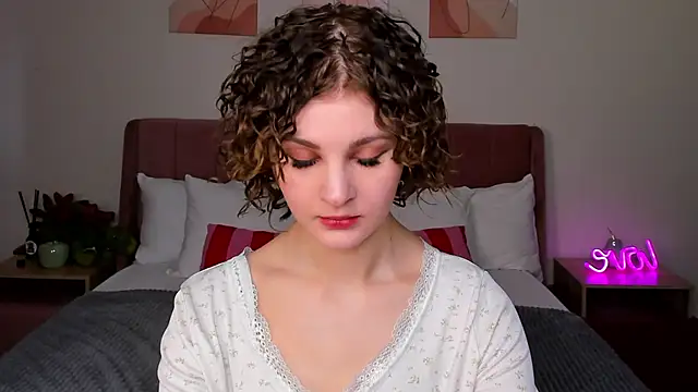 Kira  Fluffy online show from 05/26/26, 12:09