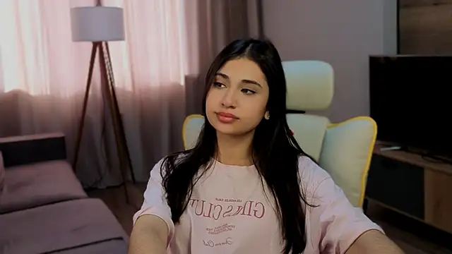 Snapshot of honeylanaa chatting on 06/14/26, 04:46 honeylanaa online show from 06/14/26, 04:46