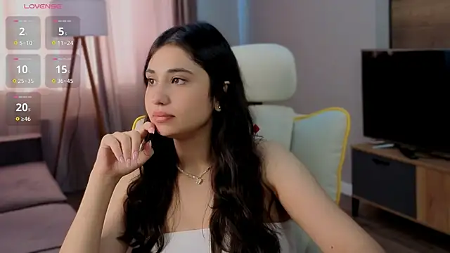 Snapshot of honeylanaa chatting on 07/05/26, 04:19 honeylanaa online show from 07/05/26, 04:19