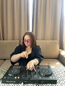 Joan Taylor1 online show from 05/30/26, 12:00