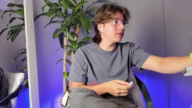 LucasMoraless online show from 05/26/26, 01:53