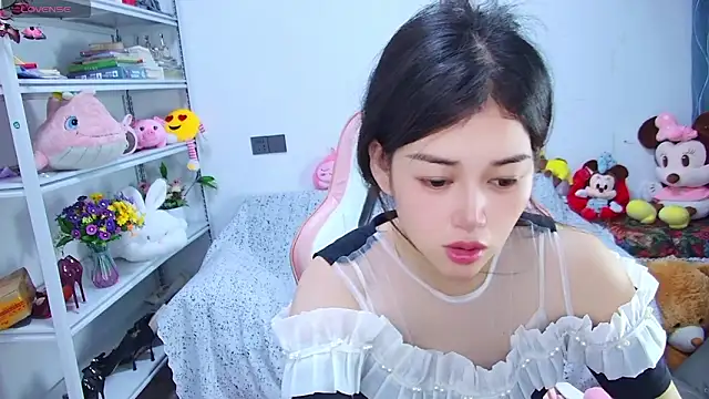 Snapshot of QinQin-888 chatting on 06/17/26, 11:03 QinQin-888 online show from 06/17/26, 11:03